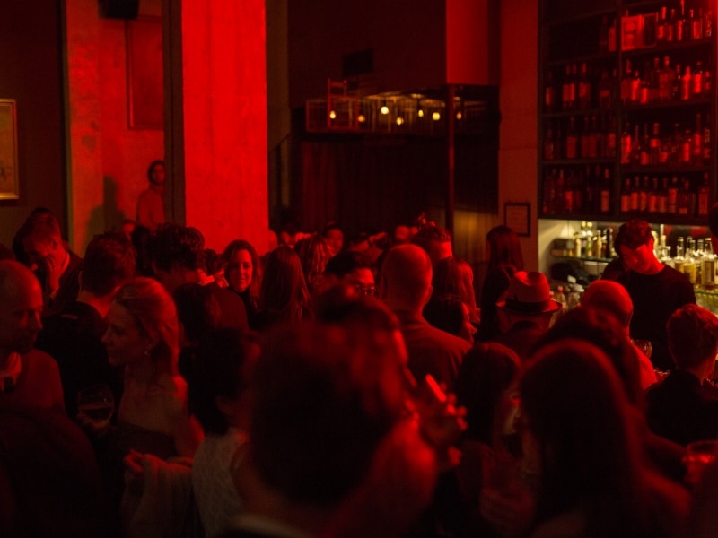 生演奏がある時は混みこみ