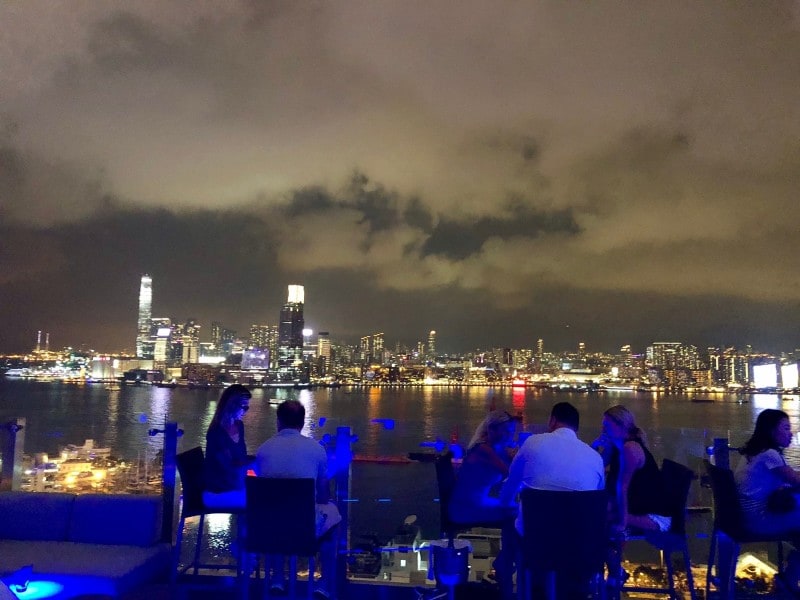 窓側席は大人気