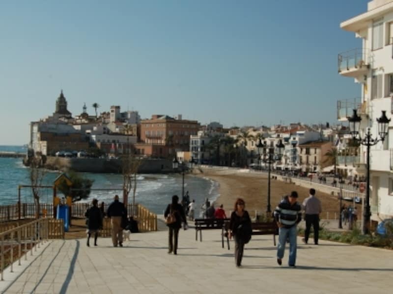 ビーチ以外にも見所がたくさんの町シッチェス