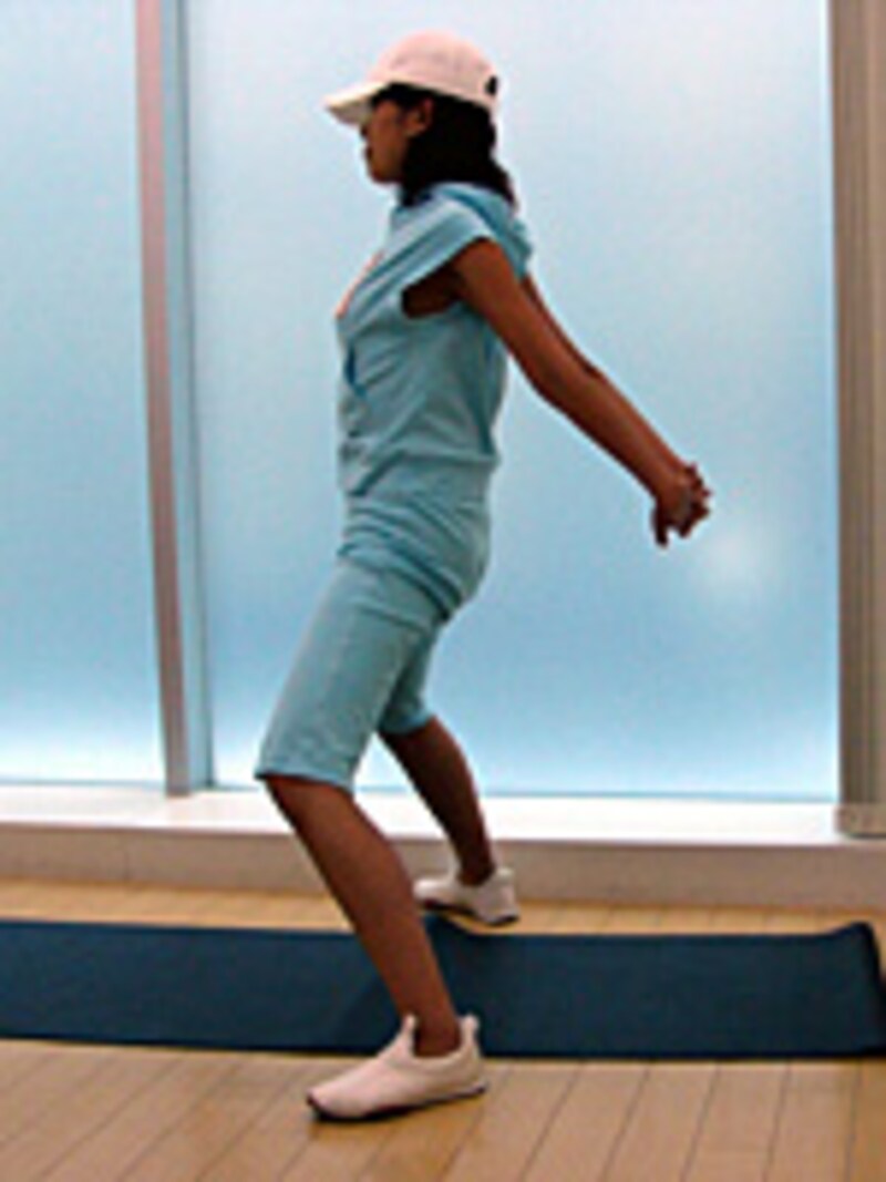 胸の筋肉を伸ばすストレッチ