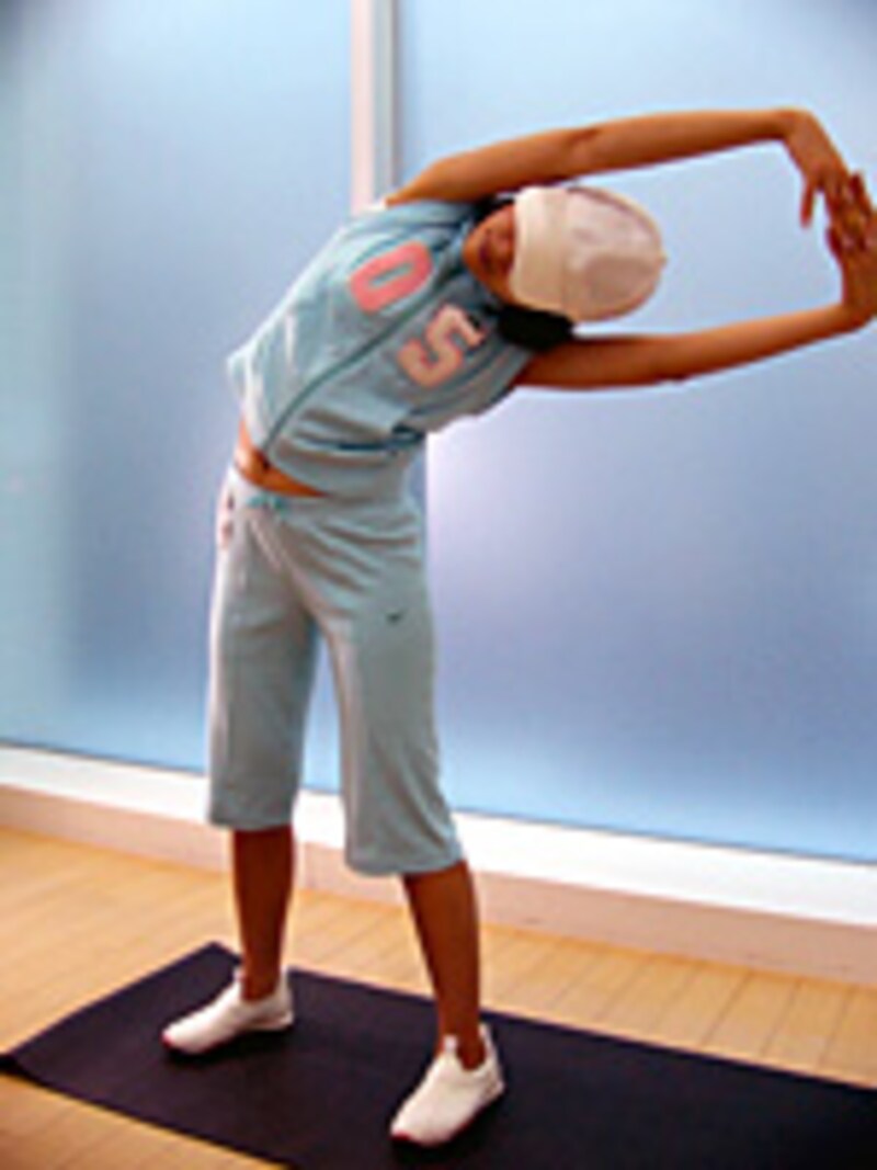 ウエストラインを伸ばすストレッチ