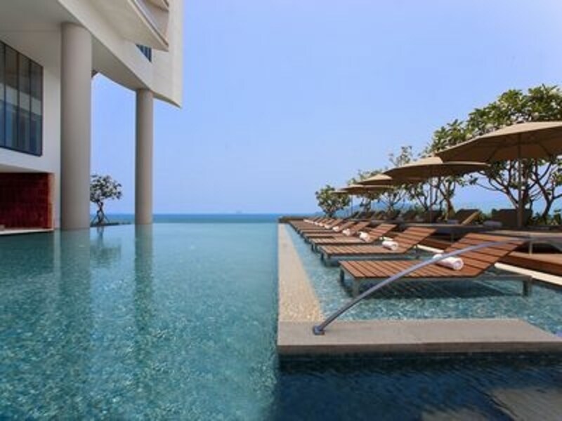 シェラトン・ニャチャン・ホテル＆スパのプール