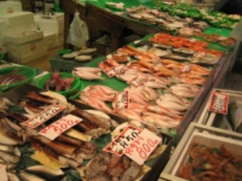 新鮮な魚介がズラリ並んだ近江町市場