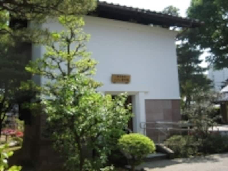 倉の形をした資料館