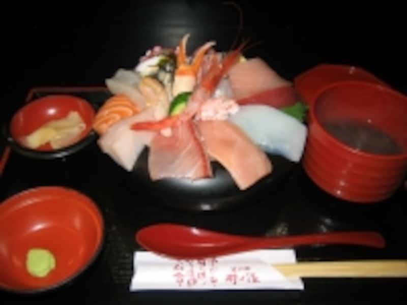 このお味噌汁がまた美味しい。この日は岩ノリでした