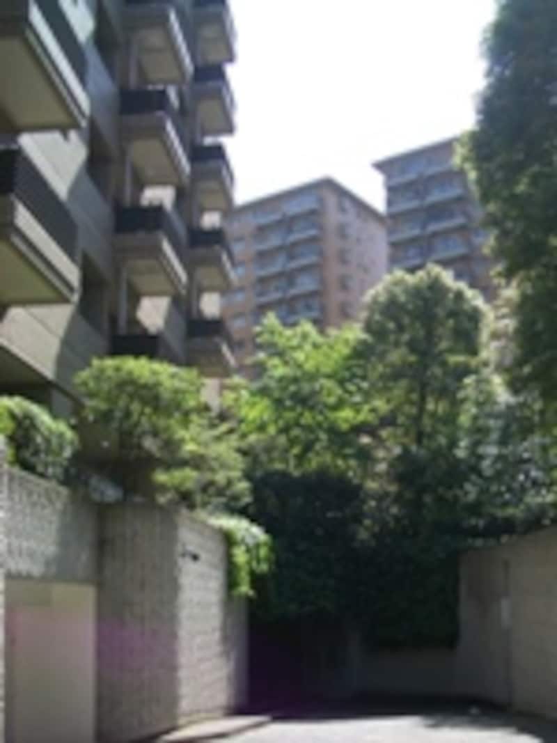 センターヒル地下駐車場入り口