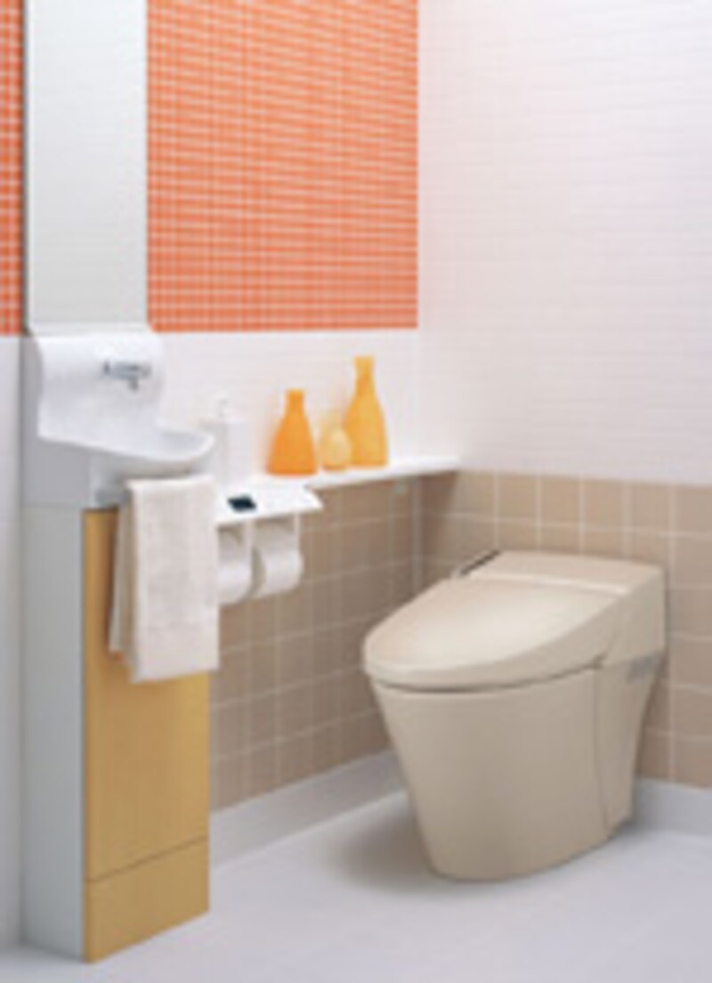 タンクレストイレの配置例。便器と手洗い器がコンパクトにまとまっている。
