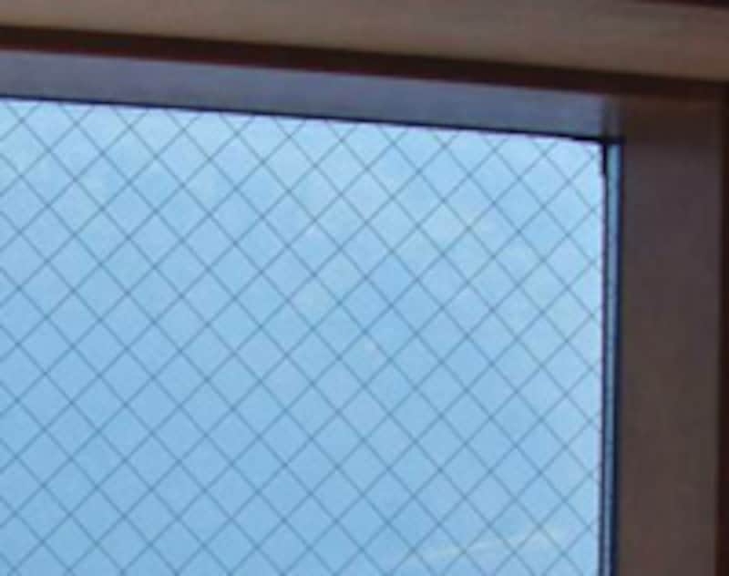 網入りガラスの部分は窓枠にも耐火性能が必要。