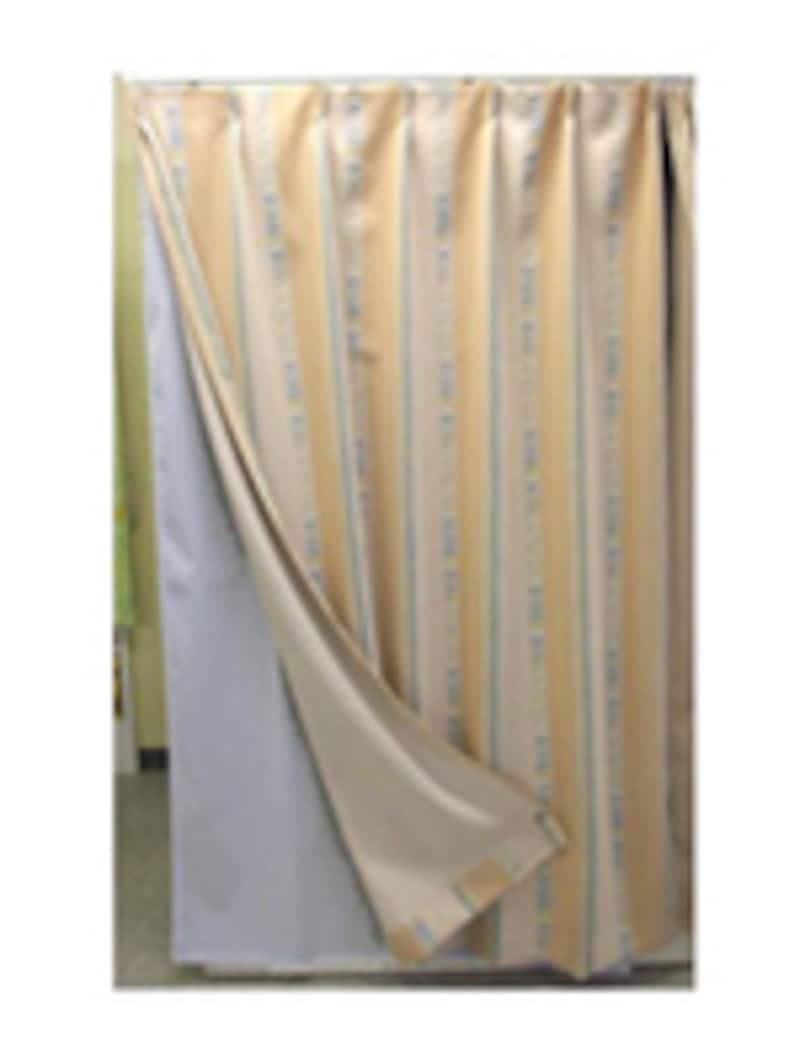 裏付け用防音カーテンの例。