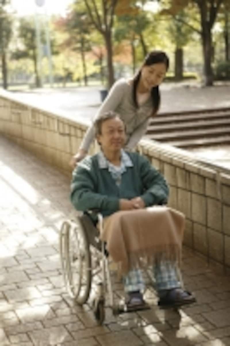 高齢になるとちょっとした段差もこたえるもの。バリアフリーは重要なポイント