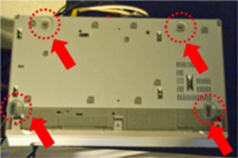 DVDデッキを裏返したところ。