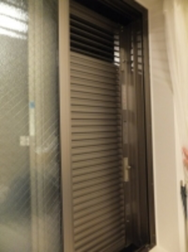 通風も取れるブラインド型シャッター