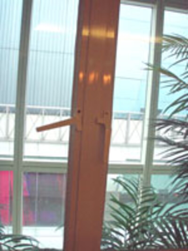 窓のクレセント