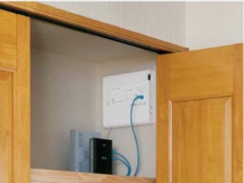 納戸やクロゼットなどを活用するケースも多い。主に利用する場所の近くであれば確認もしやすい。[おすすめ設置場所　収納戸]　パナソニックエコソリューションズ　http://sumai.panasonic.jp/