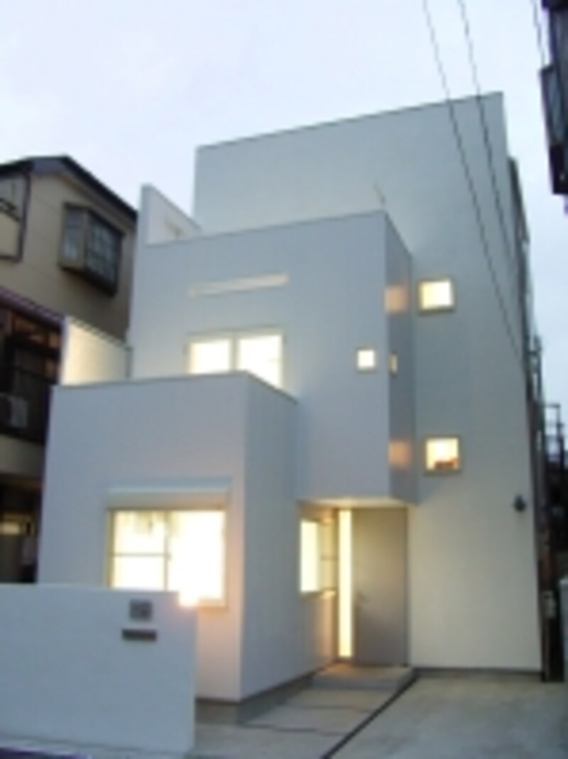 建築家の白い家