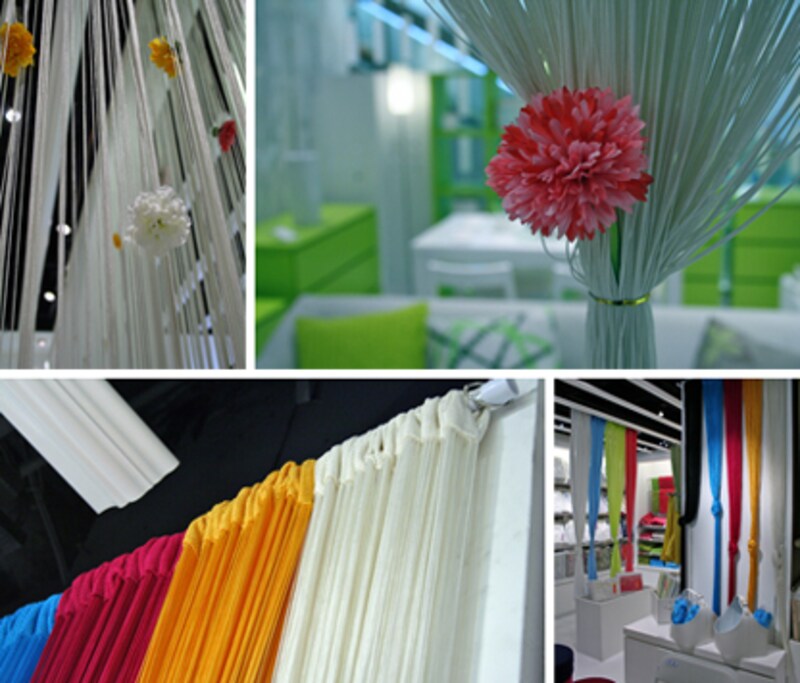 フローティングフラワーをストリングカーテンに取り付けます