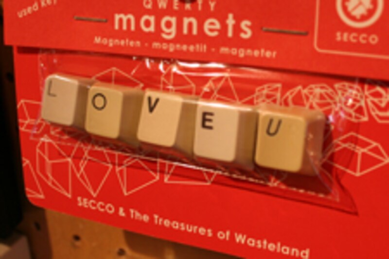 古くなったキーボードを利用して作ったマグネット