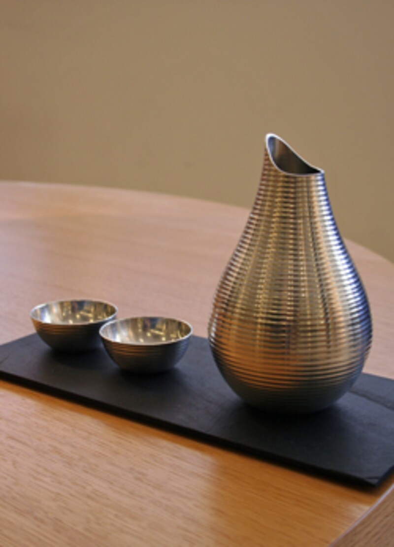 錫素材の酒器揃え