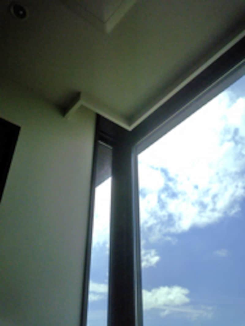 なにかと問題だった、L字の窓