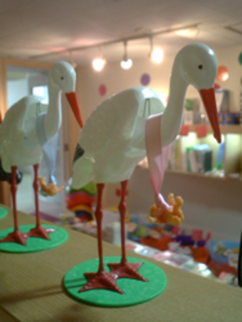 ベイビーをつれてくるコウノトリ