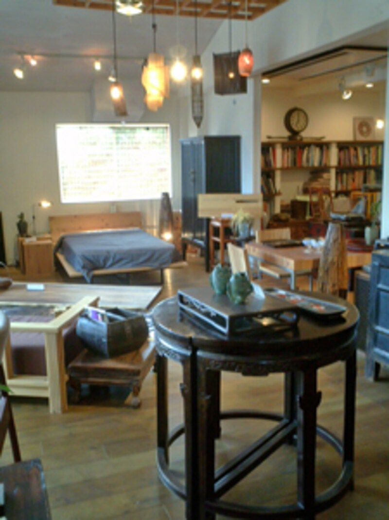 東西新風堂（工房+インテリアオフィス+ショールーム）の店内