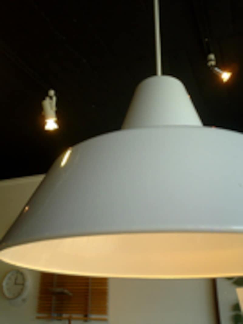 シンプル・モダンなホーローのペンダント照明