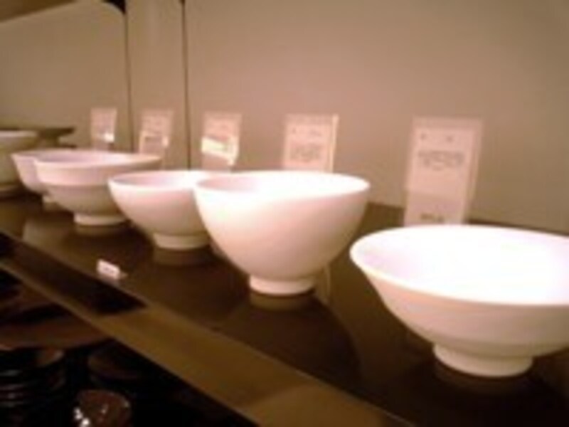 とあるギャラリーの二人展で発表されたアートな器が、商品に