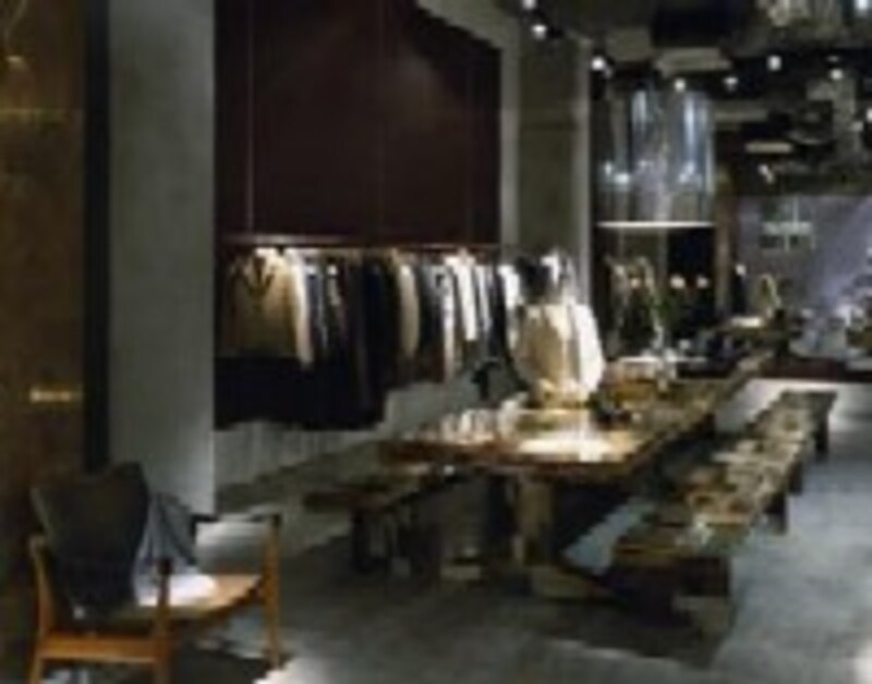 ショップ内のファッションコーナー