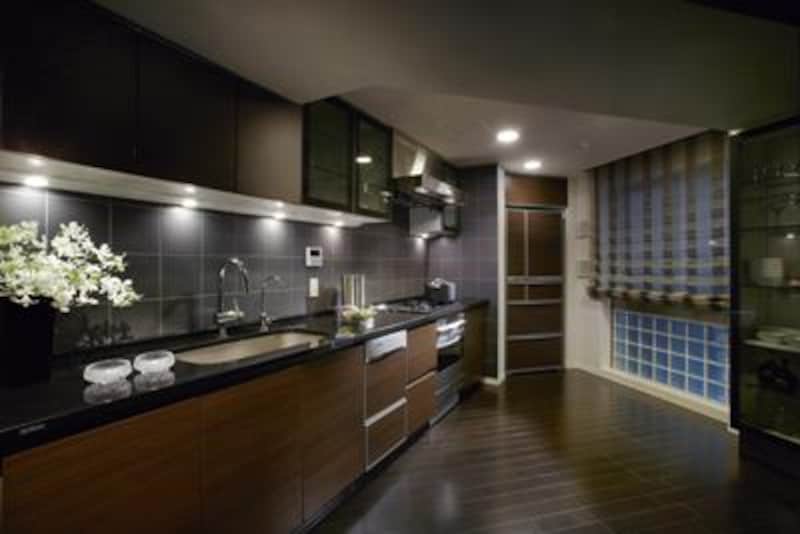 ジーマティック社製システムキッチンを採用（平成20年7月・8月にV-120Bのモデルルームを撮影したもので、実際の仕様・仕上げとは異なる場合があります。）