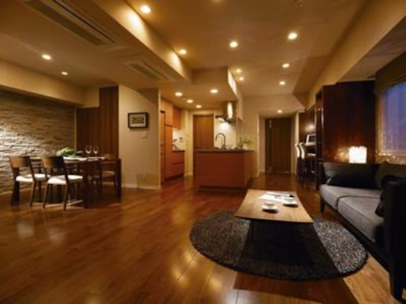 リビング・ダイニング（平成21年2月にT-80Fのモデルルームを撮影したもので、実際の仕様・仕上げとは異なる場合があります。）