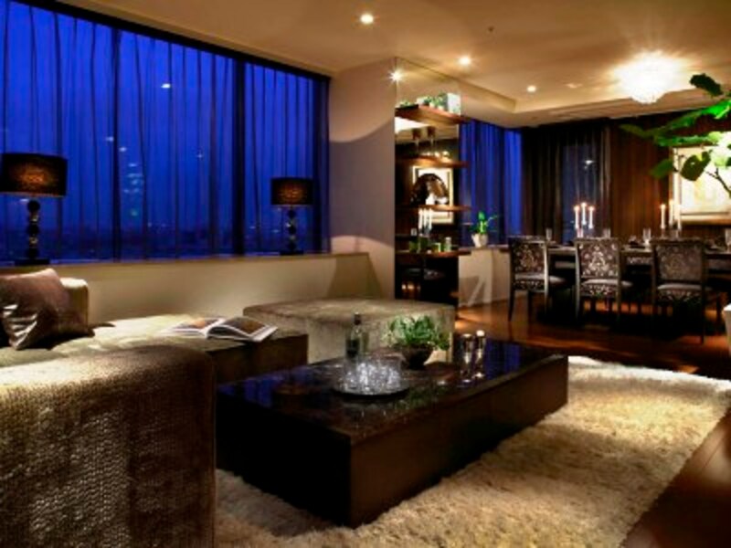 ＜現地新モデルルーム＞今回約1年ぶりに新しいモデルルームを設定。美しい設えとゆったりとした空間がゲストを優雅に迎え入れてくれるだろう