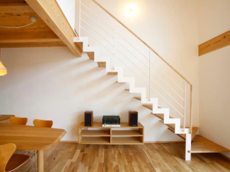 階段を使った小さい家を広く見せる工夫