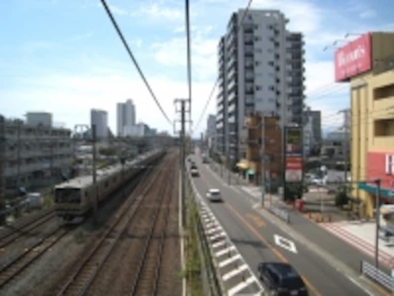 東海道本線線路沿い