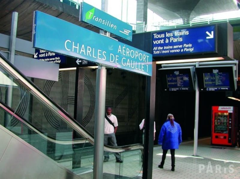 RERの車内でも油断は禁物 (c) Paris Tourist Office - Photographe : Amelie Dupont