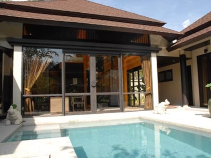 近年、サムイ島などのビーチリゾートで人気の高まっているヴィラタイプのホテル(c)yoko sakamoto