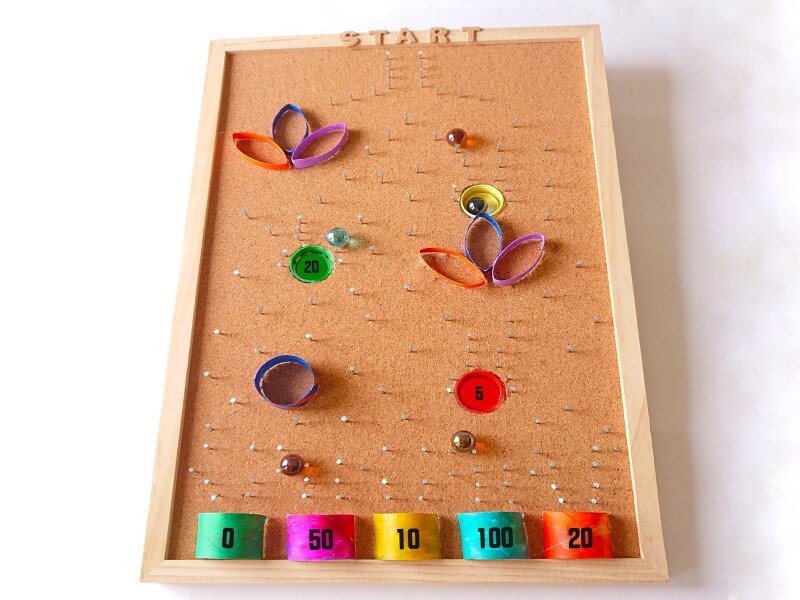 コルクボードで作った自由研究工作のビー玉転がし