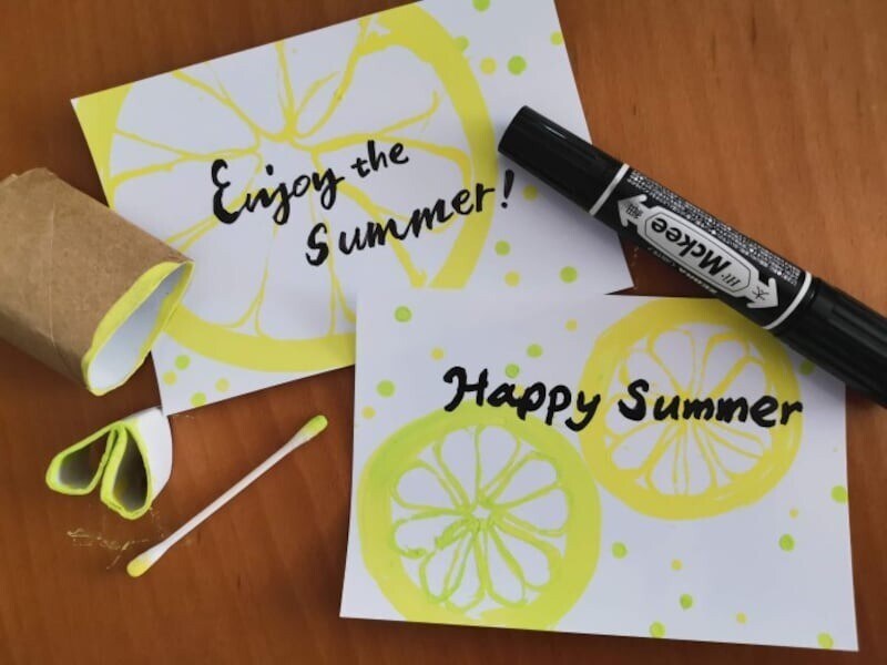 マジックでメッセージを書いて、手作り暑中見舞いはがきが完成!