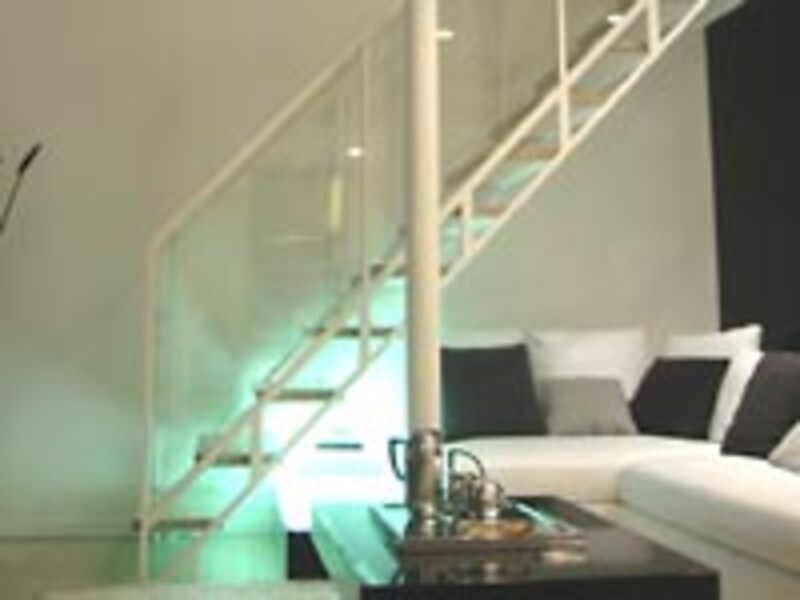 中・低層階のメゾネットプランは上階に4.9畳のドレッシングルームを設置。インテリアデザイナーの田中百合子氏がデザイン