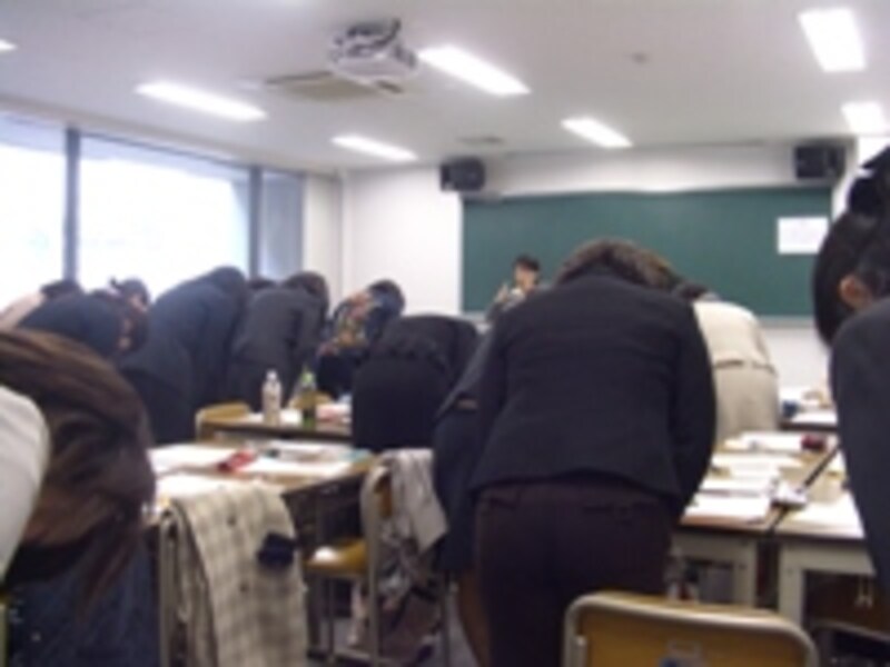 お辞儀の仕方を確認