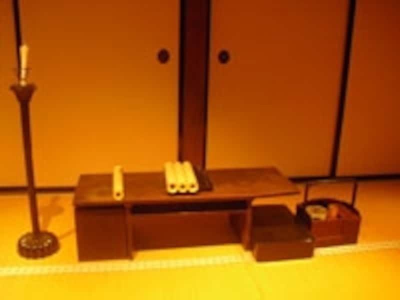 帳簿を調べると薪が一度に納入されていることが判明