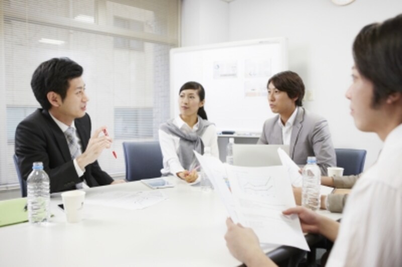 社会人が出会う相手の多様さは、学生とはケタ違い。学生時代から、様々な人と会っておこう