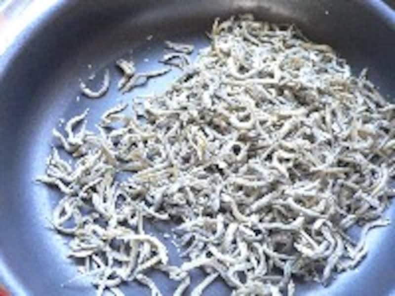 小女子とナッツの煎り煮・手順２