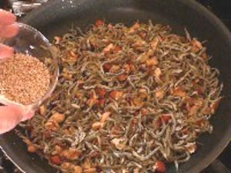 小女子とナッツの煎り煮・手順４