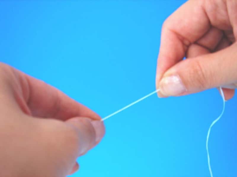 デンタルフロスの持ち方