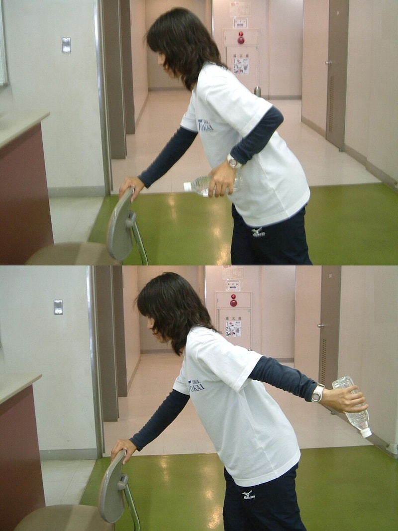 トライセプスキックバック