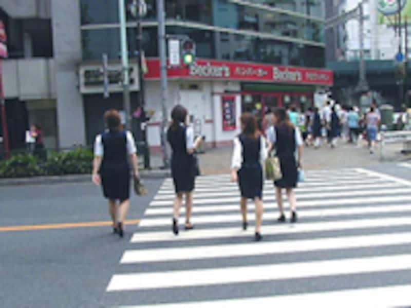 浮動派をどう動かすかが問題