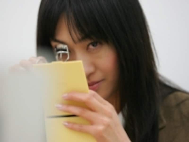 最近のあなた、どっちのメガネでものを見てますか?