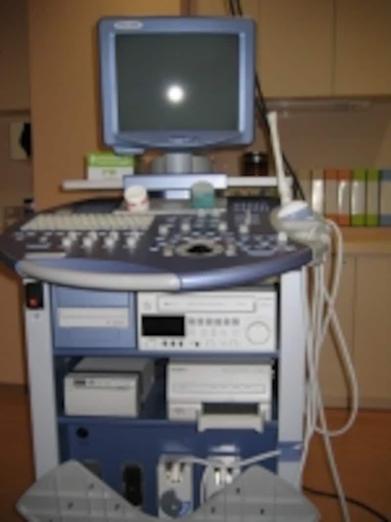 4D超音波装置です。胎児の様子が立体的にわかります。