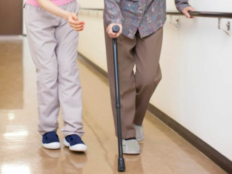 坐骨神経痛の原因と症状のチェック 坐骨神経痛が出るような疾患では、歩行が困難になることも