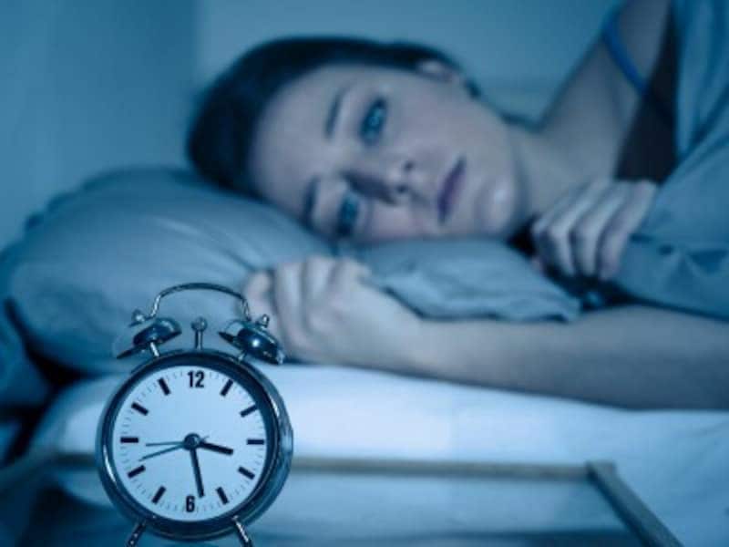 睡眠相前進症候群とは…早朝覚醒や眠気などの症状・治療法